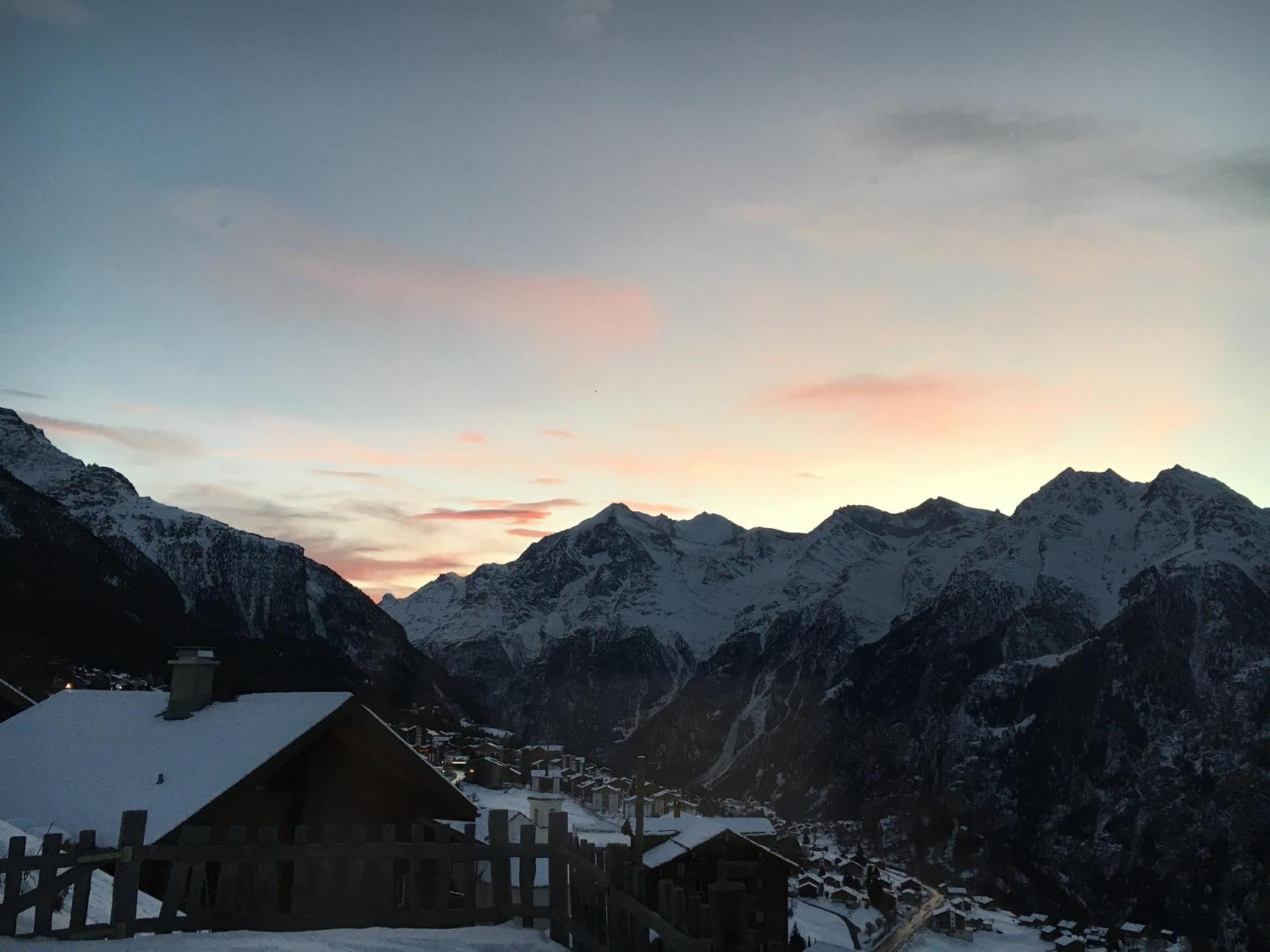 Haus Dorfblick Lägenhet Grächen Exteriör bild