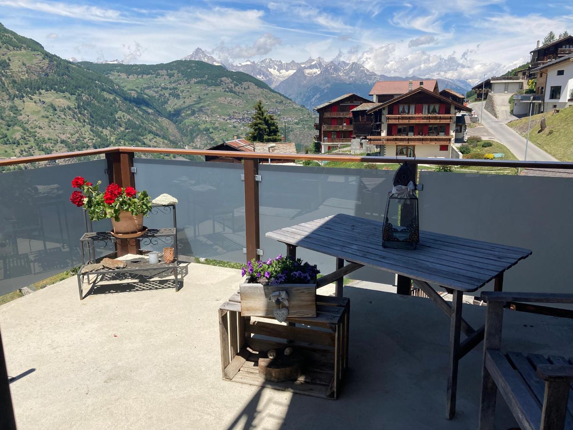 Haus Dorfblick Lägenhet Grächen Exteriör bild