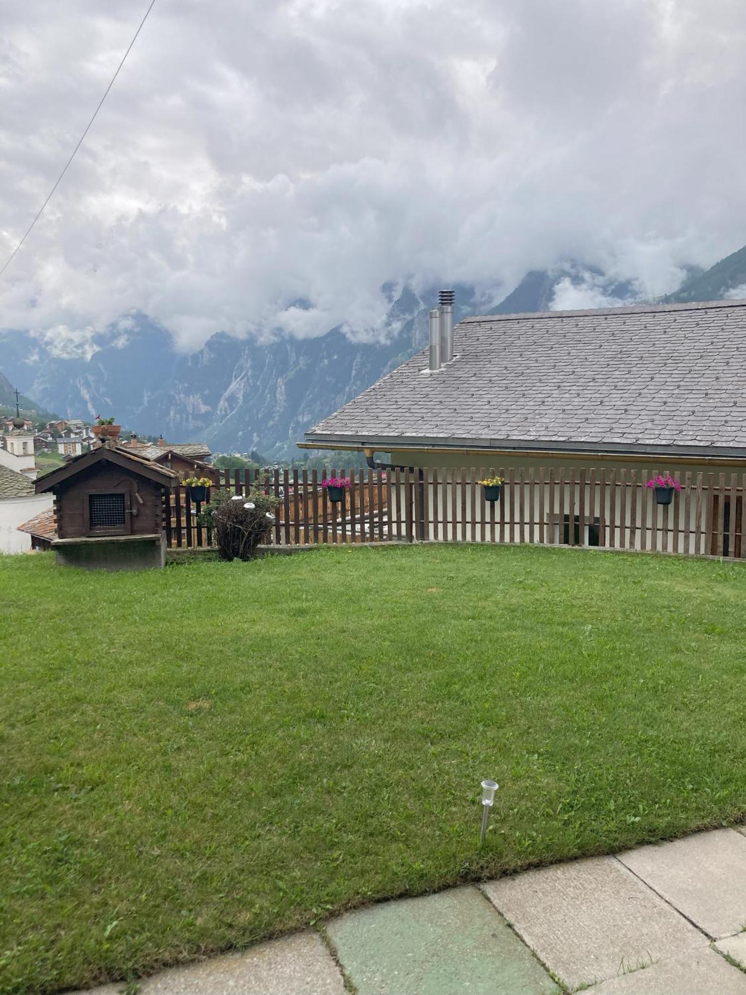 Haus Dorfblick Lägenhet Grächen Exteriör bild