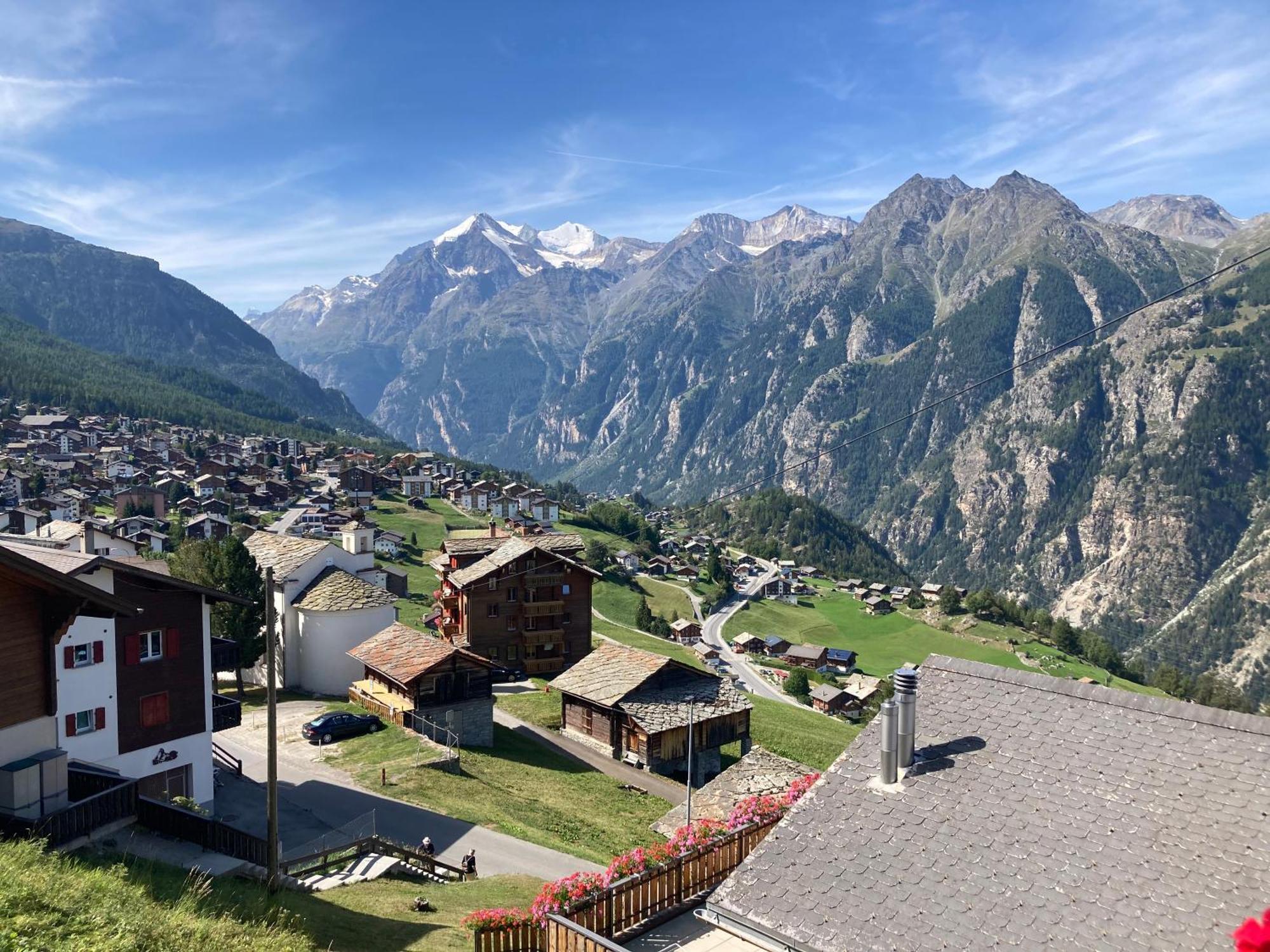 Haus Dorfblick Lägenhet Grächen Exteriör bild
