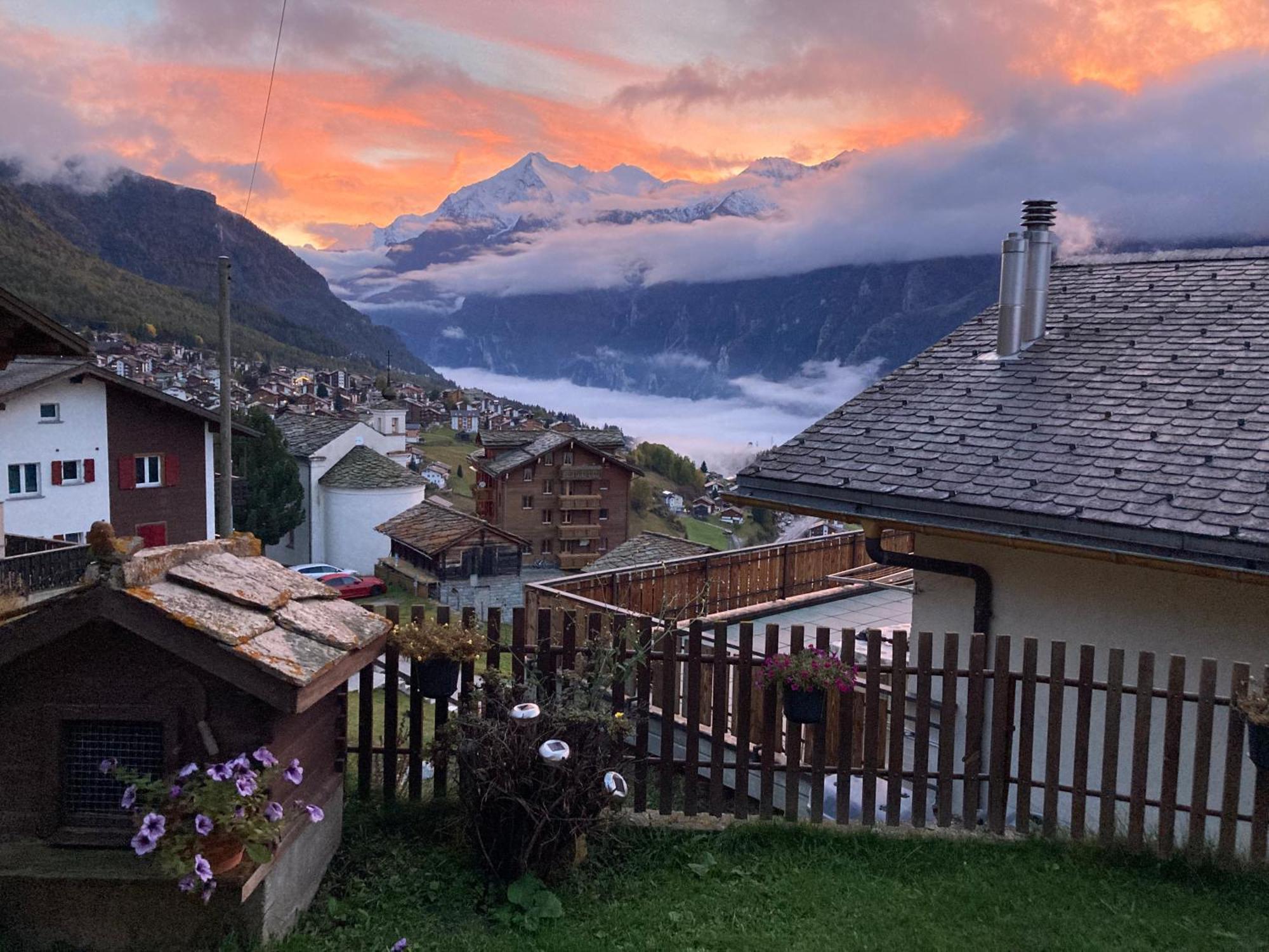 Haus Dorfblick Lägenhet Grächen Exteriör bild